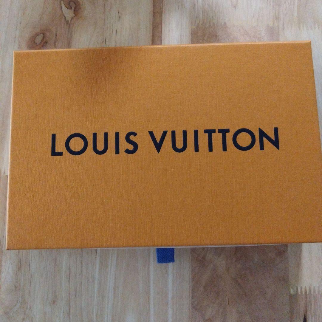 LOUIS VUITTON　ルイ・ヴィトン　タイガ