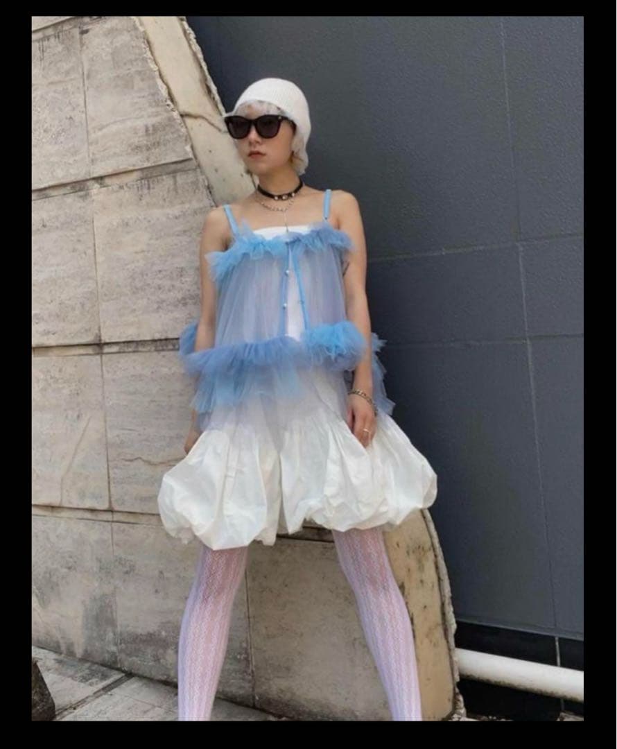VIVIANO × jurk 水色チュールフリルキャミソール