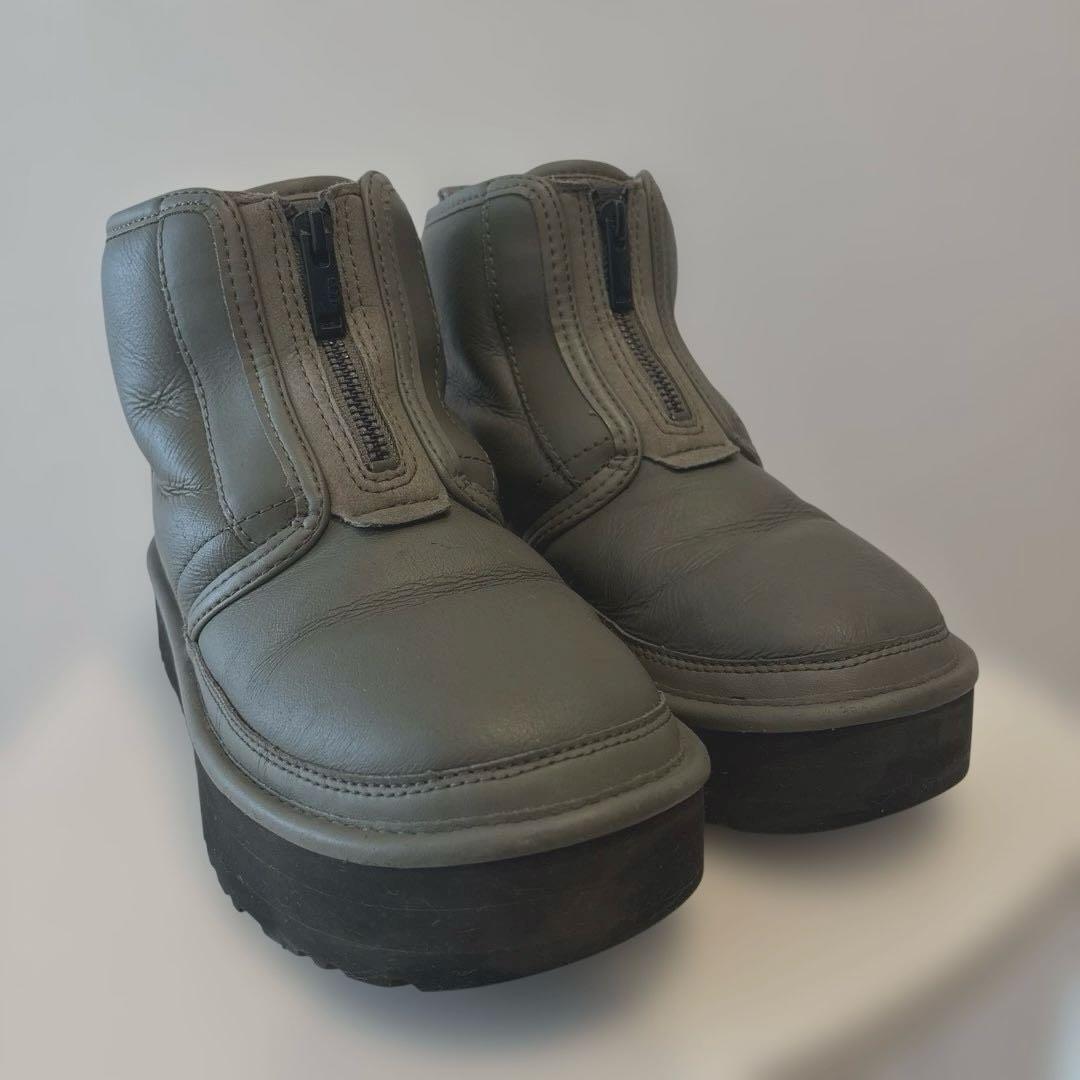 UGG Neumel Platformムートンブーツ ヘイリービーバー着用モデル