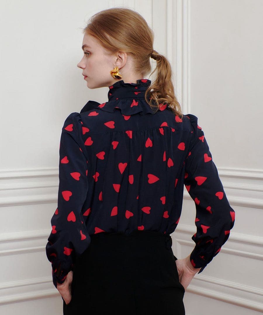 ルルウィルビー　デシンハートプリントボウタイブラウス　ネイビー　アルアバイル