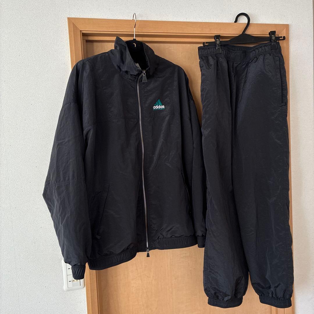 アディダス　ナイロンセットアップ