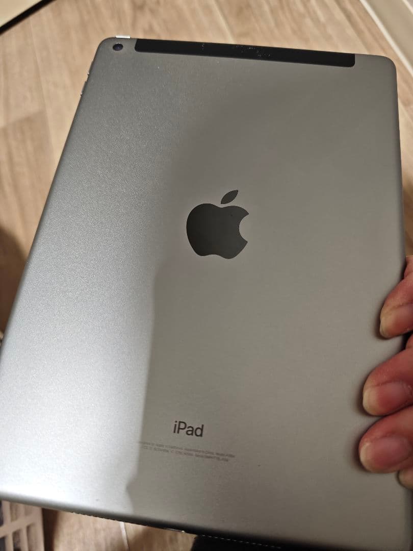 Apple iPad 第６世代　Wi-Fi＋セルラー 本体