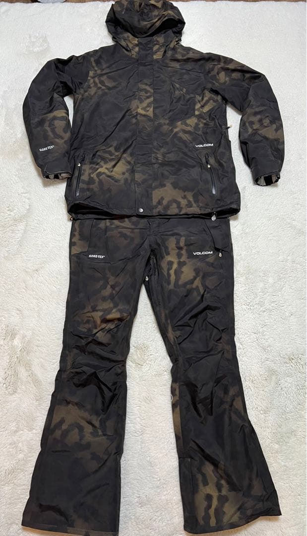 【極美品】VOLCOM レオパード柄 スノーボードウェア　セットアップ