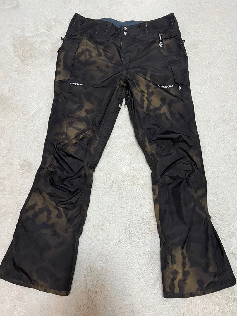 【極美品】VOLCOM レオパード柄 スノーボードウェア　セットアップ