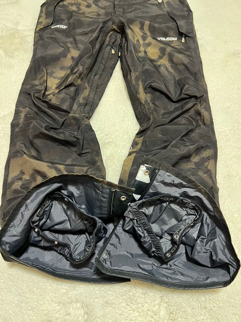 【極美品】VOLCOM レオパード柄 スノーボードウェア　セットアップ