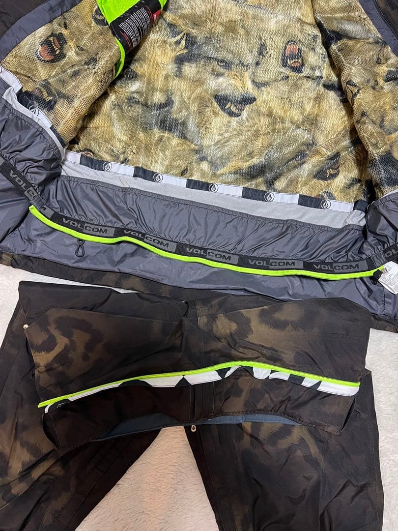 【極美品】VOLCOM レオパード柄 スノーボードウェア　セットアップ