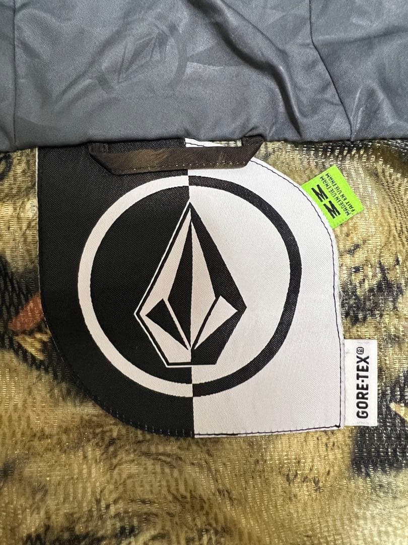 【極美品】VOLCOM レオパード柄 スノーボードウェア　セットアップ