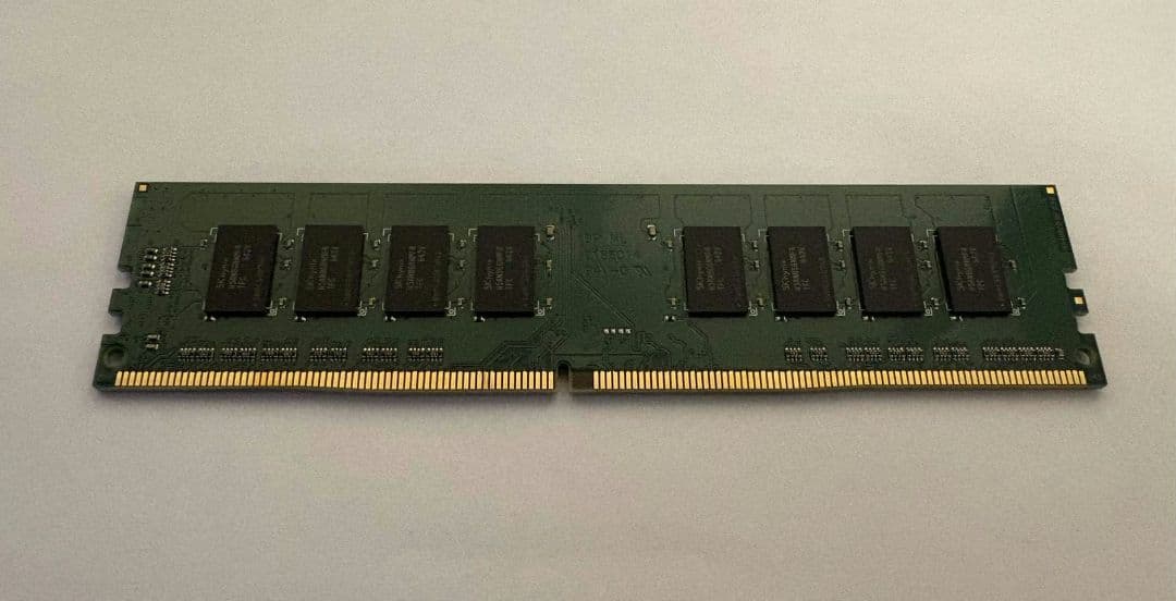 ADATA 16GB DDR4 メモリ