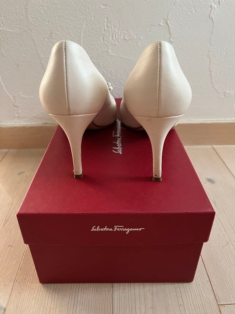 最終価格　Ferragamo フェラガモ　パンプス 24.5 リボン ヒール８D