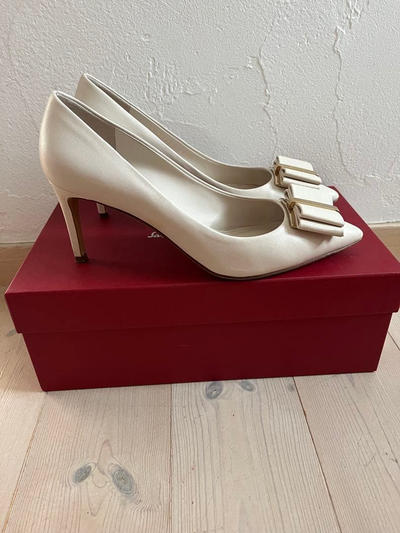 最終価格　Ferragamo フェラガモ　パンプス 24.5 リボン ヒール８D