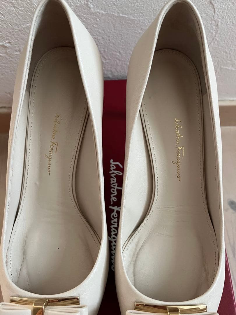 最終価格　Ferragamo フェラガモ　パンプス 24.5 リボン ヒール８D