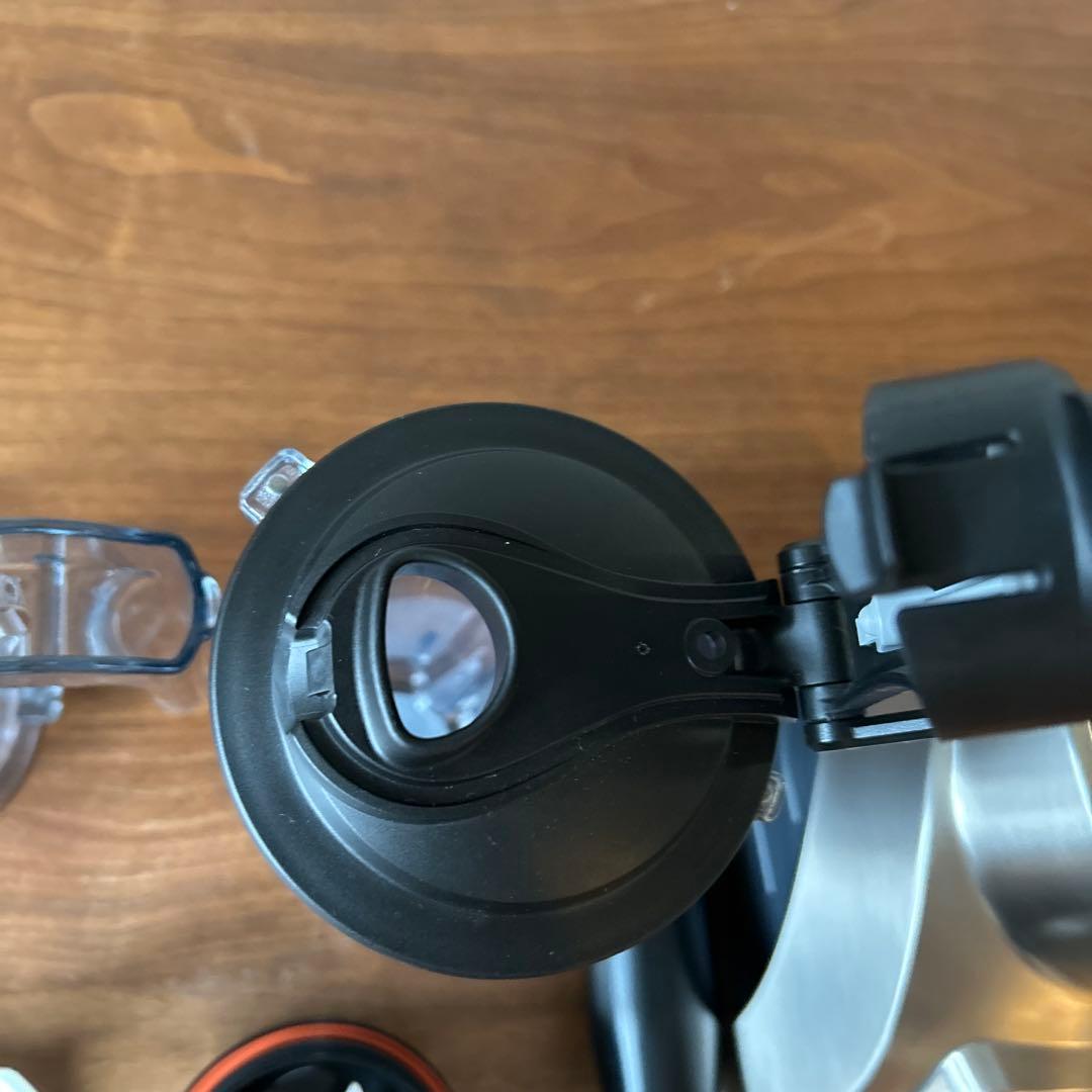 スーパーセール❗️ 美品　Vitamix ブレンダー本体 2カップ付き