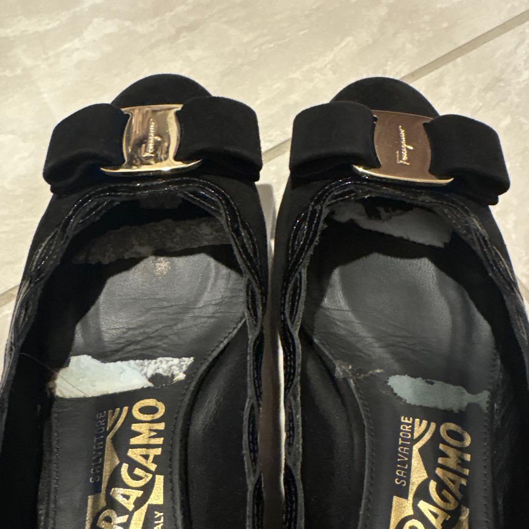 美品Salvatore Ferragamo黒リボンパンプス