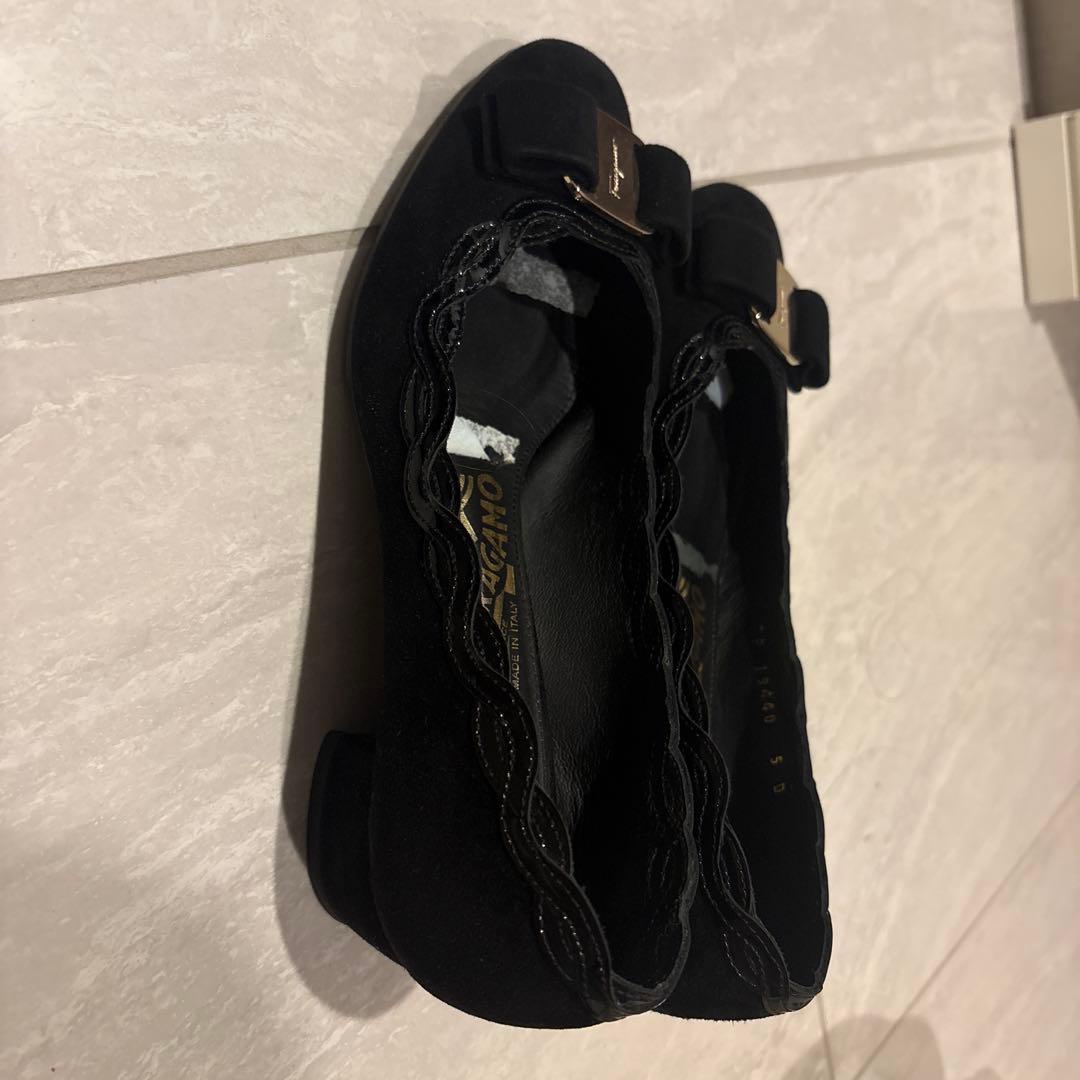 美品Salvatore Ferragamo黒リボンパンプス