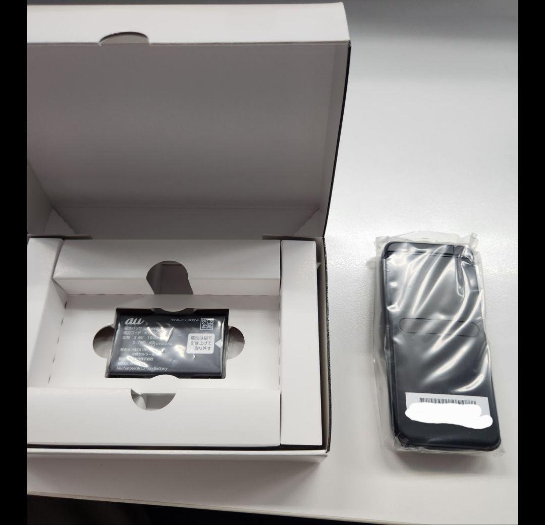 au GRATINA KYF42(新品・未使用)