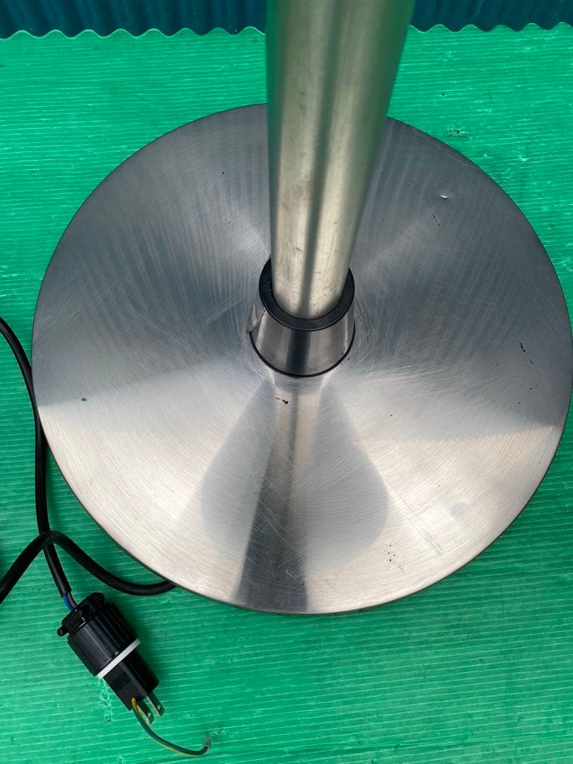 パラソルパティオヒーター(テーブル無タイプ)【UFO君】の電源は110Ｖ60HZ