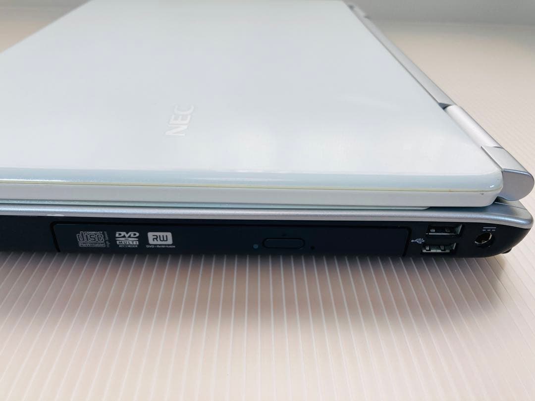 【送料無料】超おすすめ NECスタンダードノートパソコン 人気の白 SSD搭載