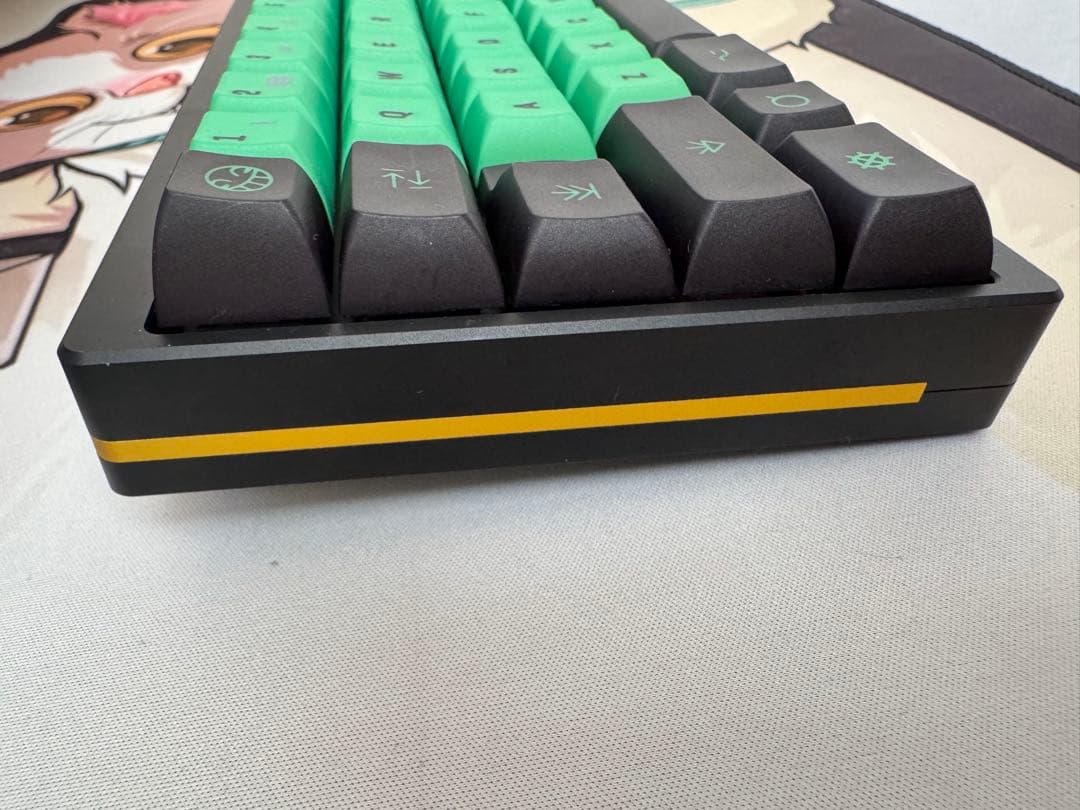 Keycult No. 1/65 Black & Gold 自作キーボード.