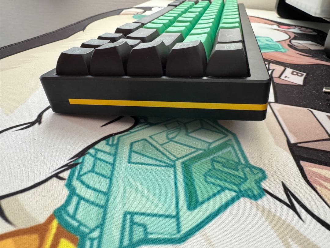 Keycult No. 1/65 Black & Gold 自作キーボード.