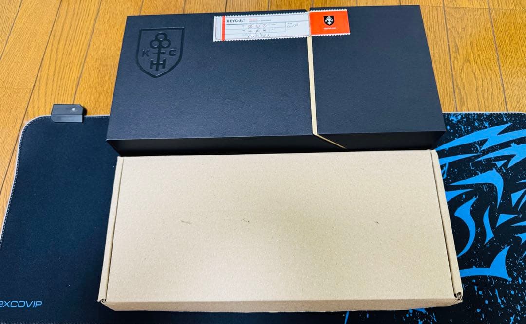 Keycult No. 1/65 Black & Gold 自作キーボード.