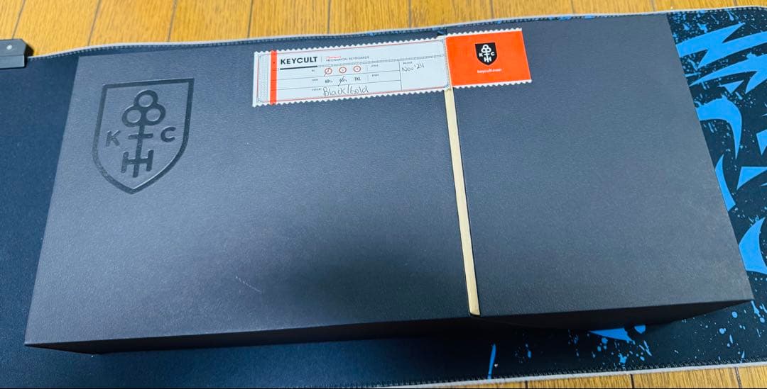 Keycult No. 1/65 Black & Gold 自作キーボード.