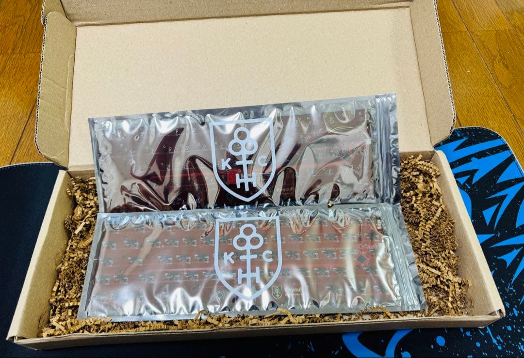 Keycult No. 1/65 Black & Gold 自作キーボード.