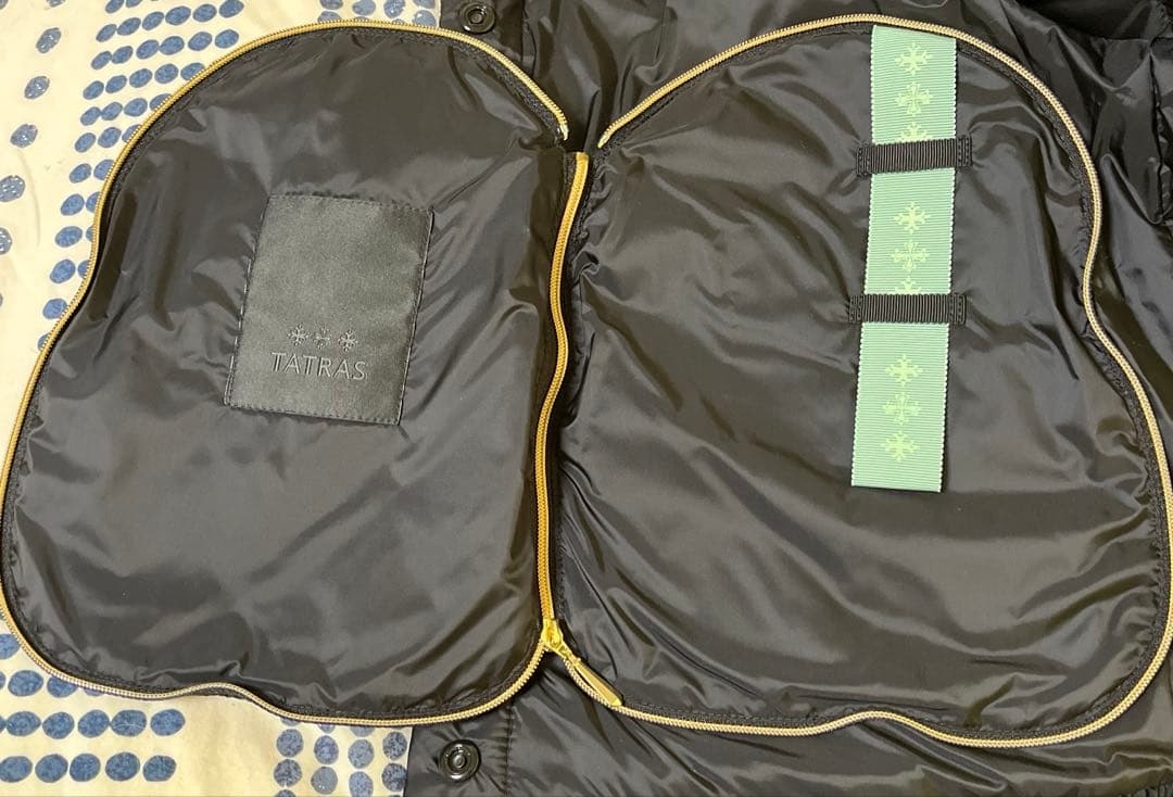 TATRAS 黒 ダウンベスト フリル付き