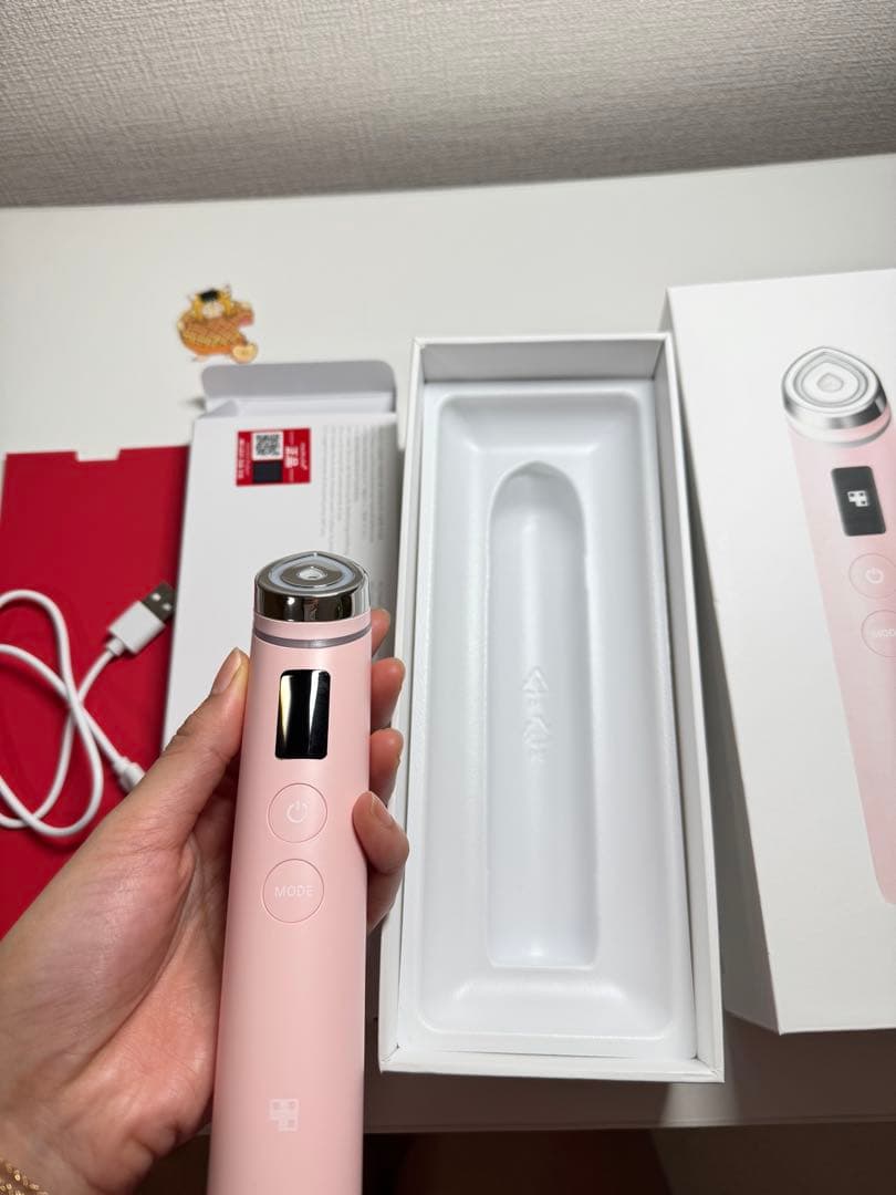 ピンク美顔器 デジタルディスプレイ付き