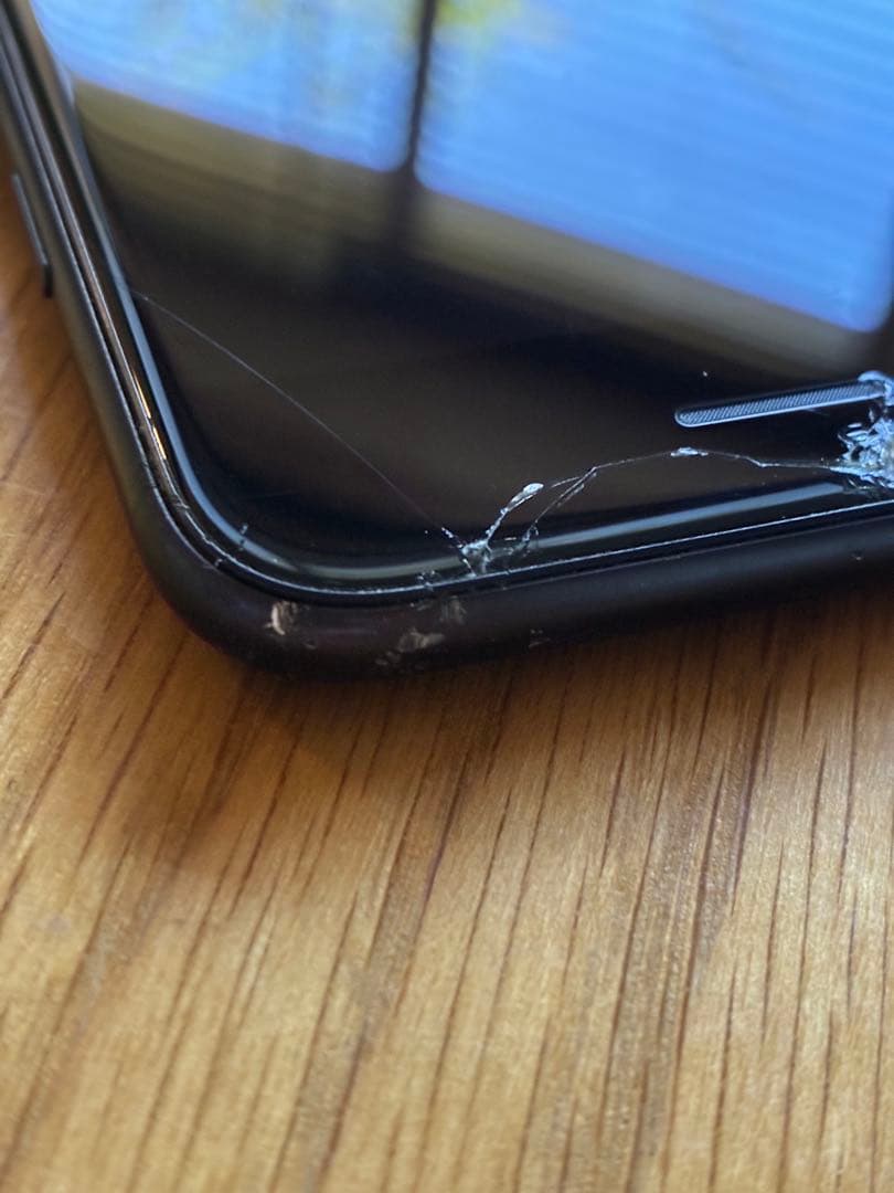 AppleiPhoneSE (第2世代) ブラック　本体　64GB