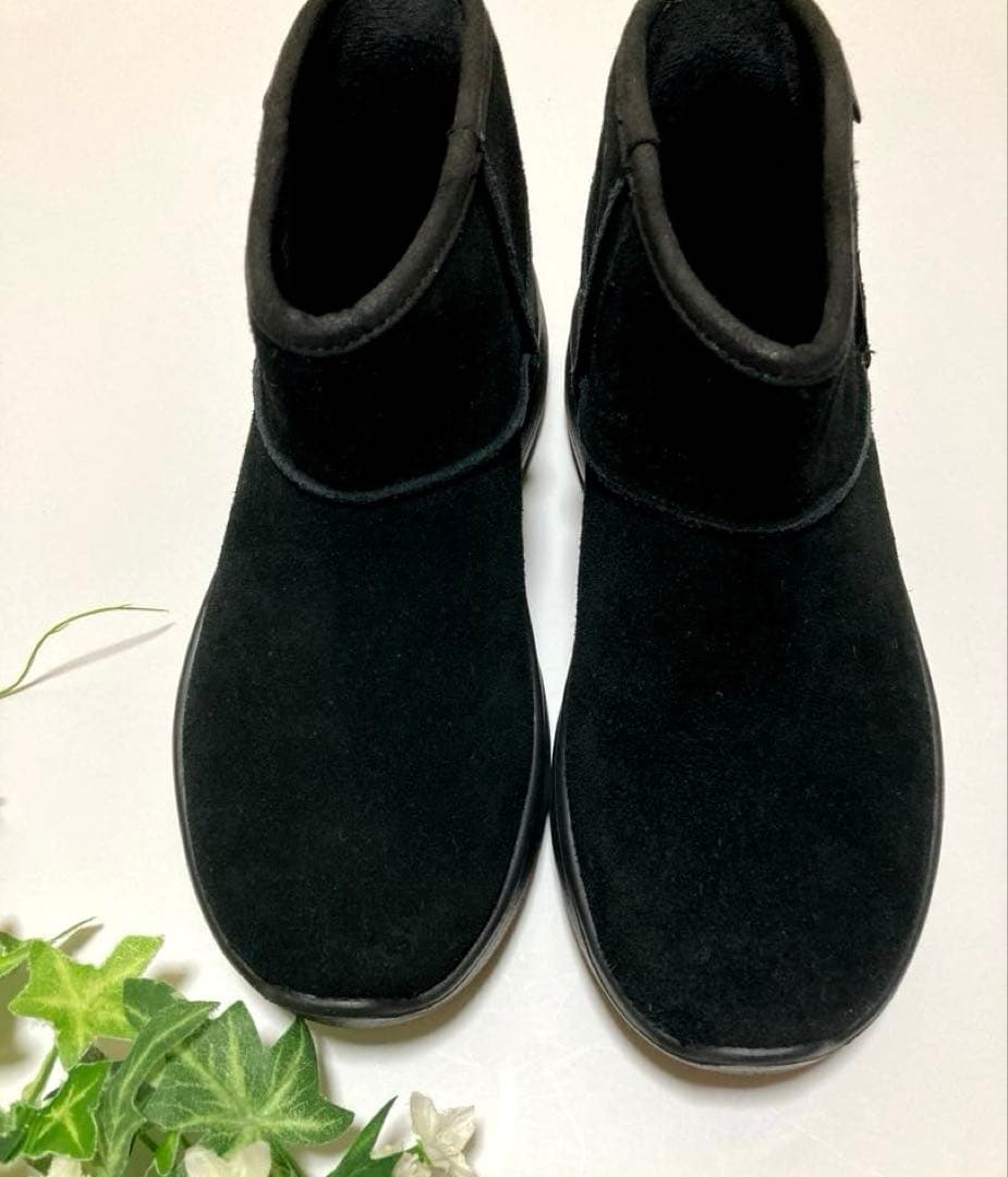 新品　ブーツ　スケッチャーズスリップインズウルトラゴー　23センチ　ブラック