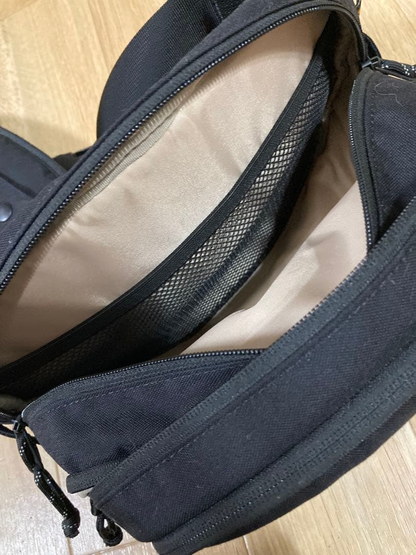 Hugoo ハグー ヒップシート (ブラック×ミルクティベージュ)