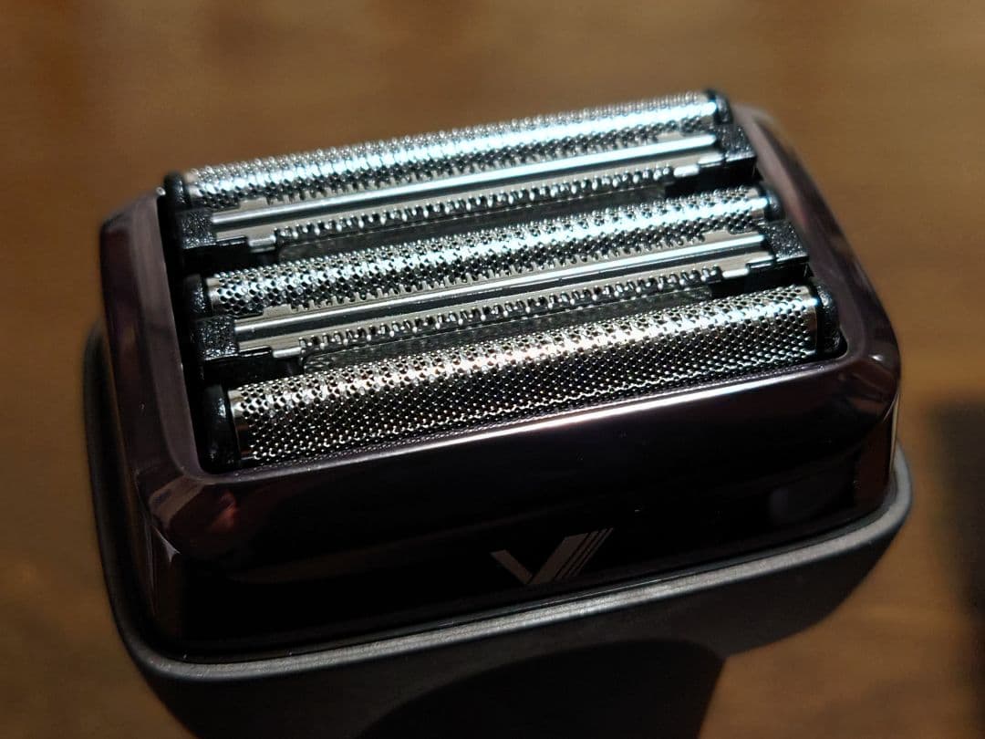 往復式シェーバー IZF-V855W ブラウン マクセルイズミ サステバ