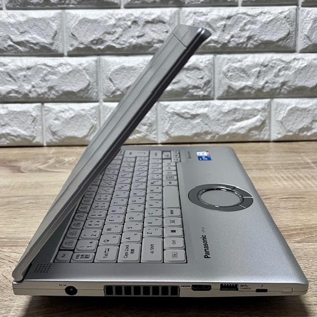 2022《ほぼ未使用級》累積使用1060時間！Panasonic CF-LV1