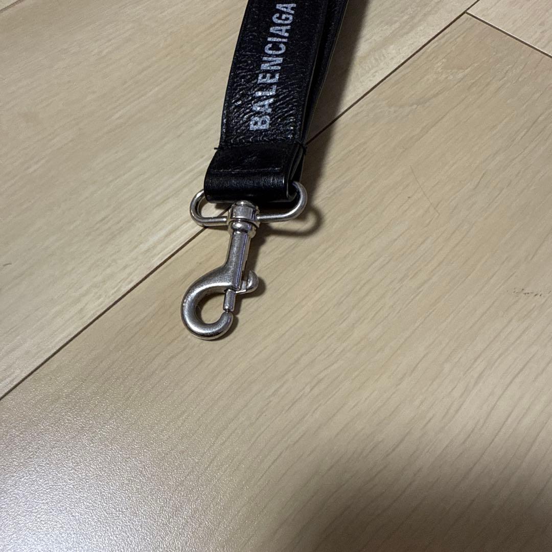 夏　首掛け　オシャレ　BALENCIAGA ブラックレザー キーホルダー箱無し