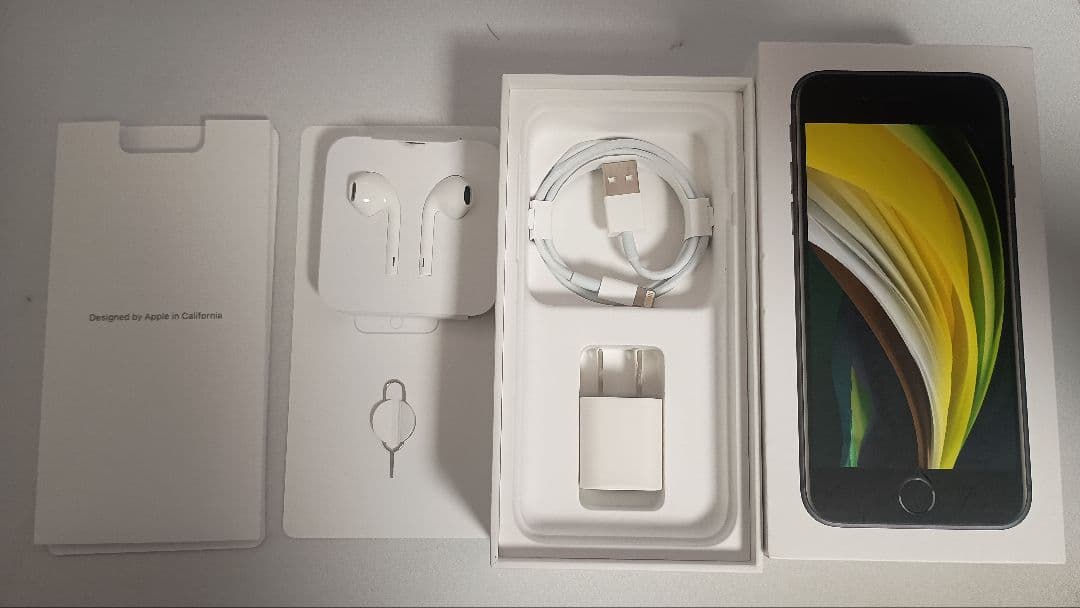 iPhone SE2 128GBモデル 背面割れあり 付属品未使用