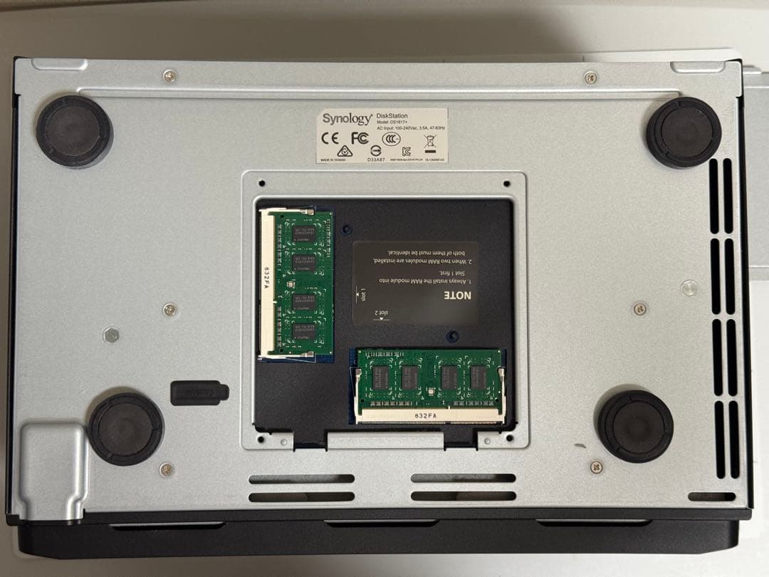 Synology NAS DS1817+(メモリ4GB増設済み)