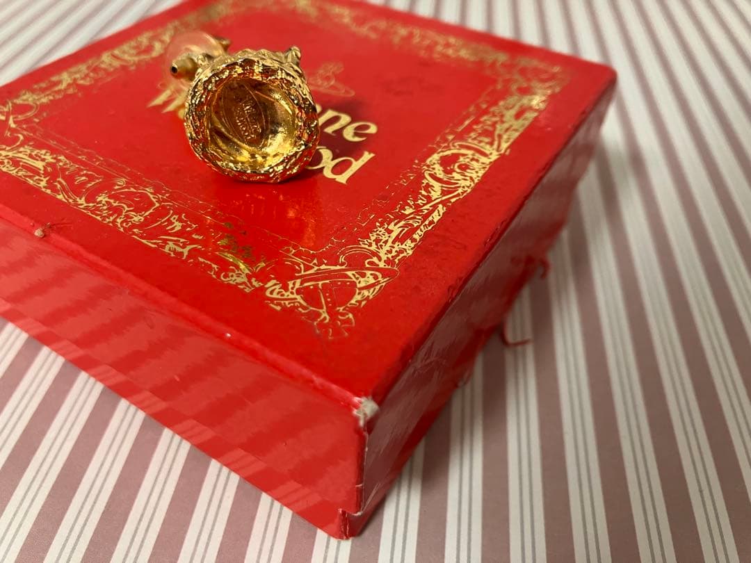 vivienne westwood クラウン　ピアス