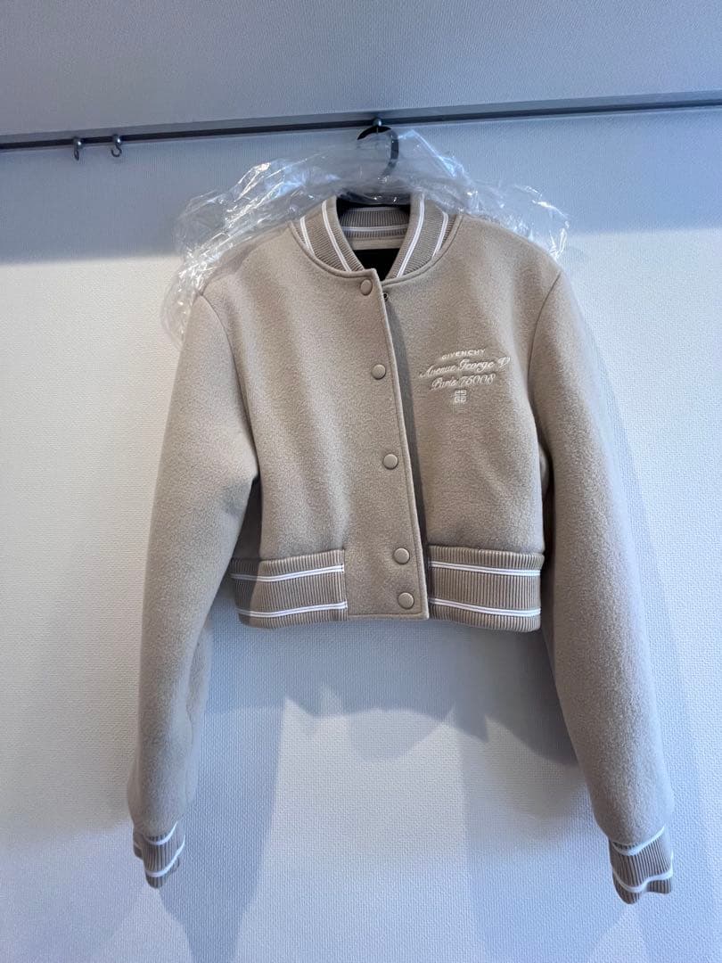 GIVENCHYスタジャン