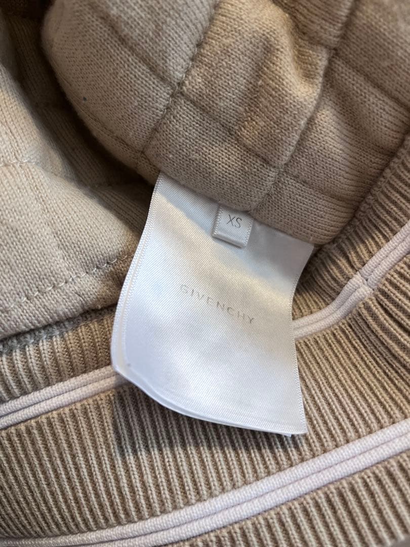 GIVENCHYスタジャン