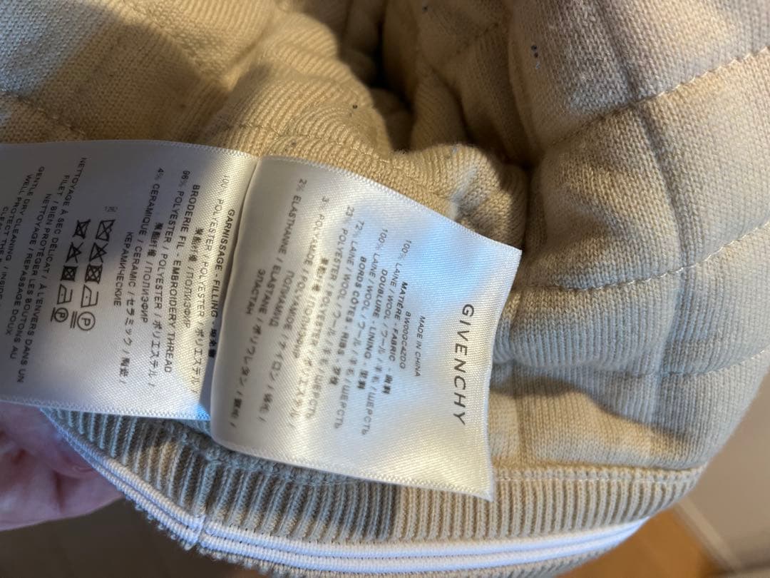 GIVENCHYスタジャン