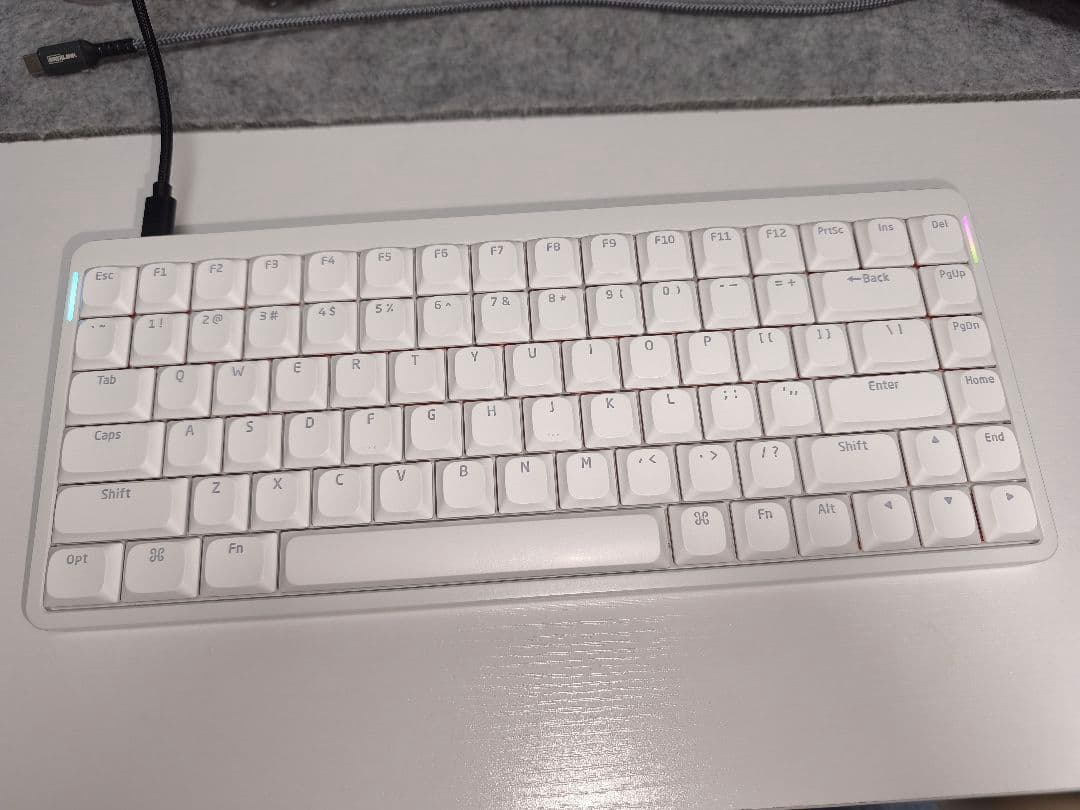 Nuphy Air75v2 ホワイト（赤軸/予備キーキャップとケース付属）