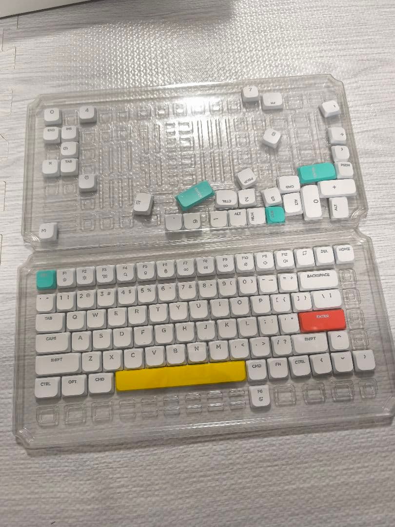 Nuphy Air75v2 ホワイト（赤軸/予備キーキャップとケース付属）