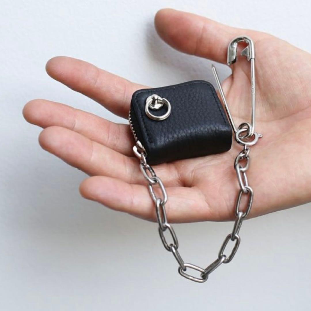 世界最小級のレザーウォレットチャーム　ブラックレザーケース チェーン付き