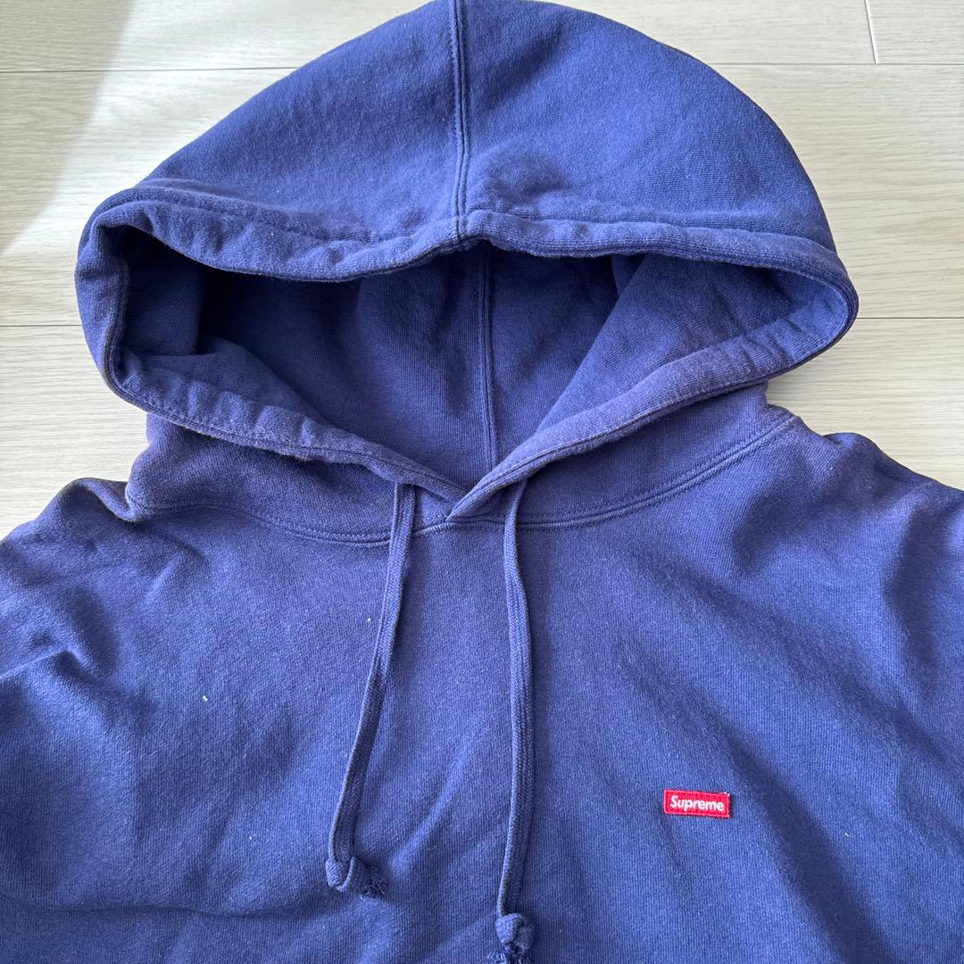 パパイヤ松本様Supreme ネイビー スモールロゴ　フード付きスウェット