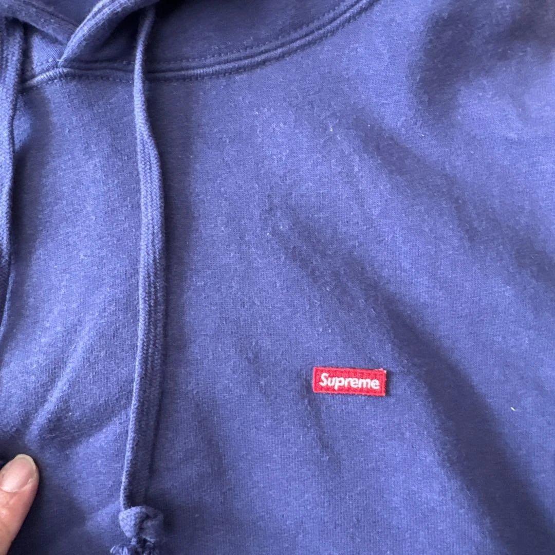パパイヤ松本様Supreme ネイビー スモールロゴ　フード付きスウェット
