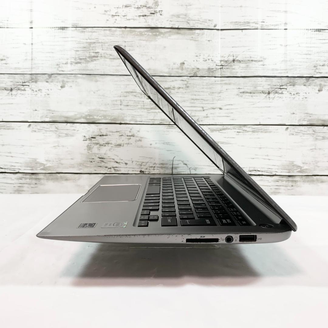 【匿名配送】ノートパソコン／薄型　Windows11　Webカメラ／オフィス付き