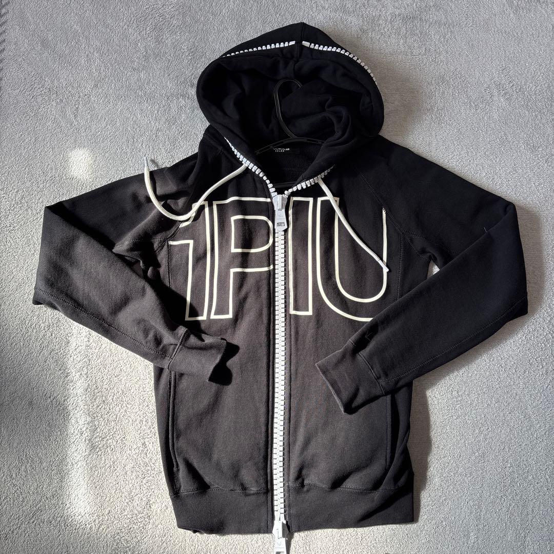 1PIU1UGUALE3 ブラック ジップアップパーカー L