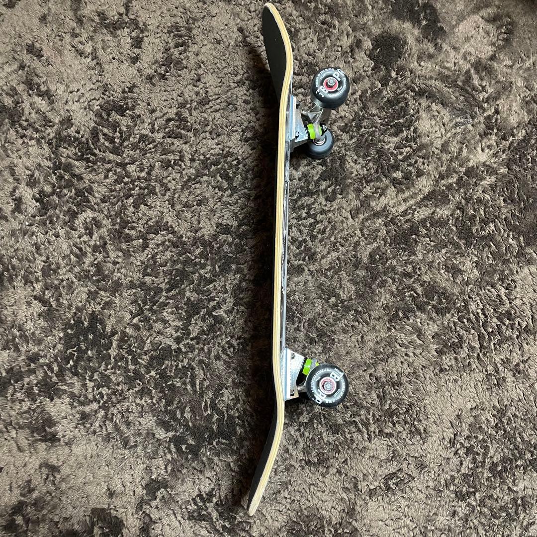 ヘロインスケートボーダーズ　スケボー　タイトブース　ボーンズ　サンダートラック