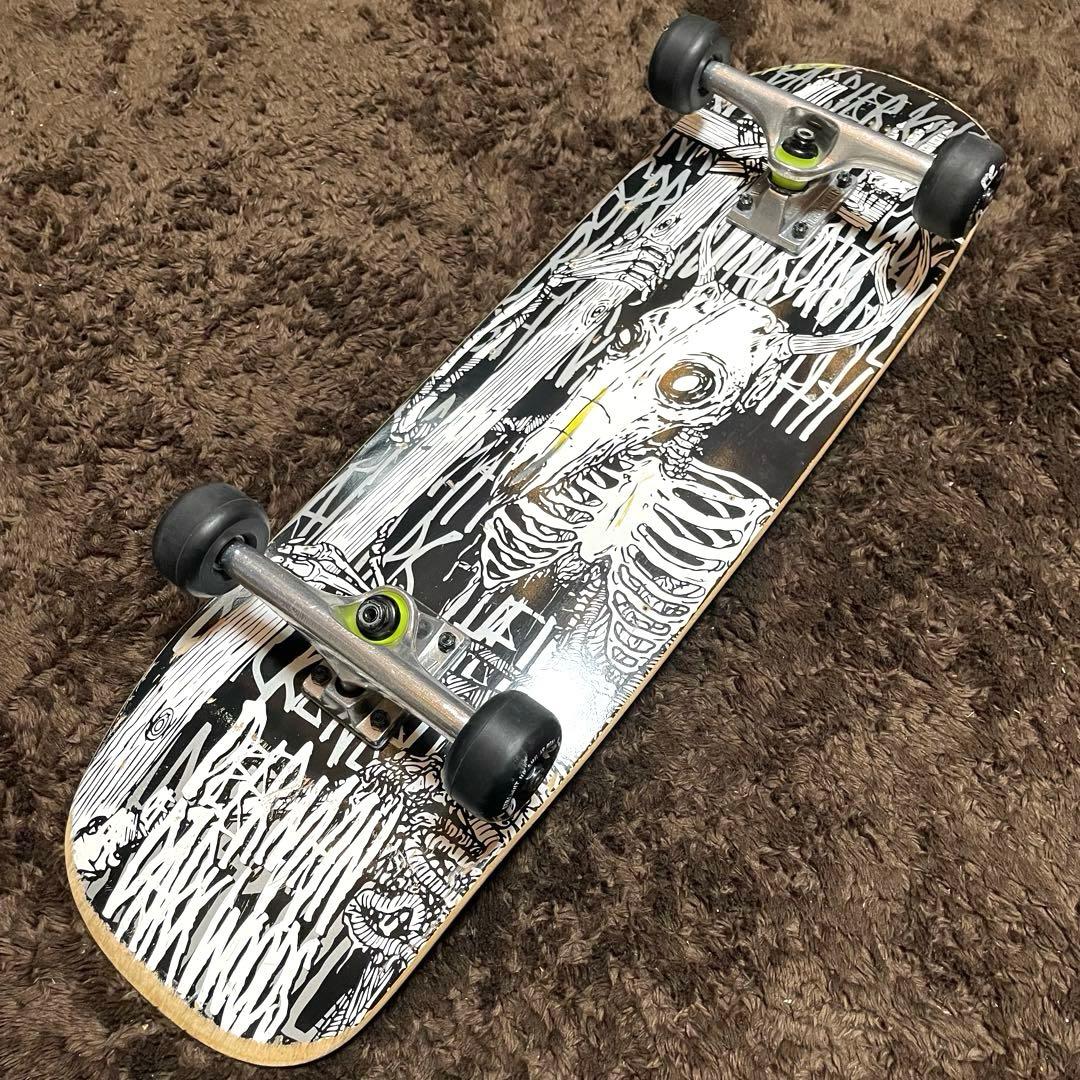 ヘロインスケートボーダーズ　スケボー　タイトブース　ボーンズ　サンダートラック