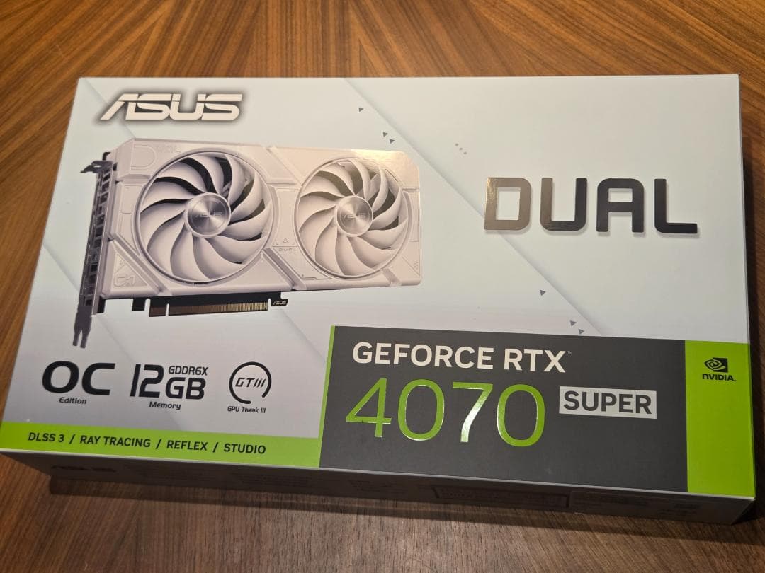 ASUS GeForce RTX 4070 Super OC 12GB ホワイト